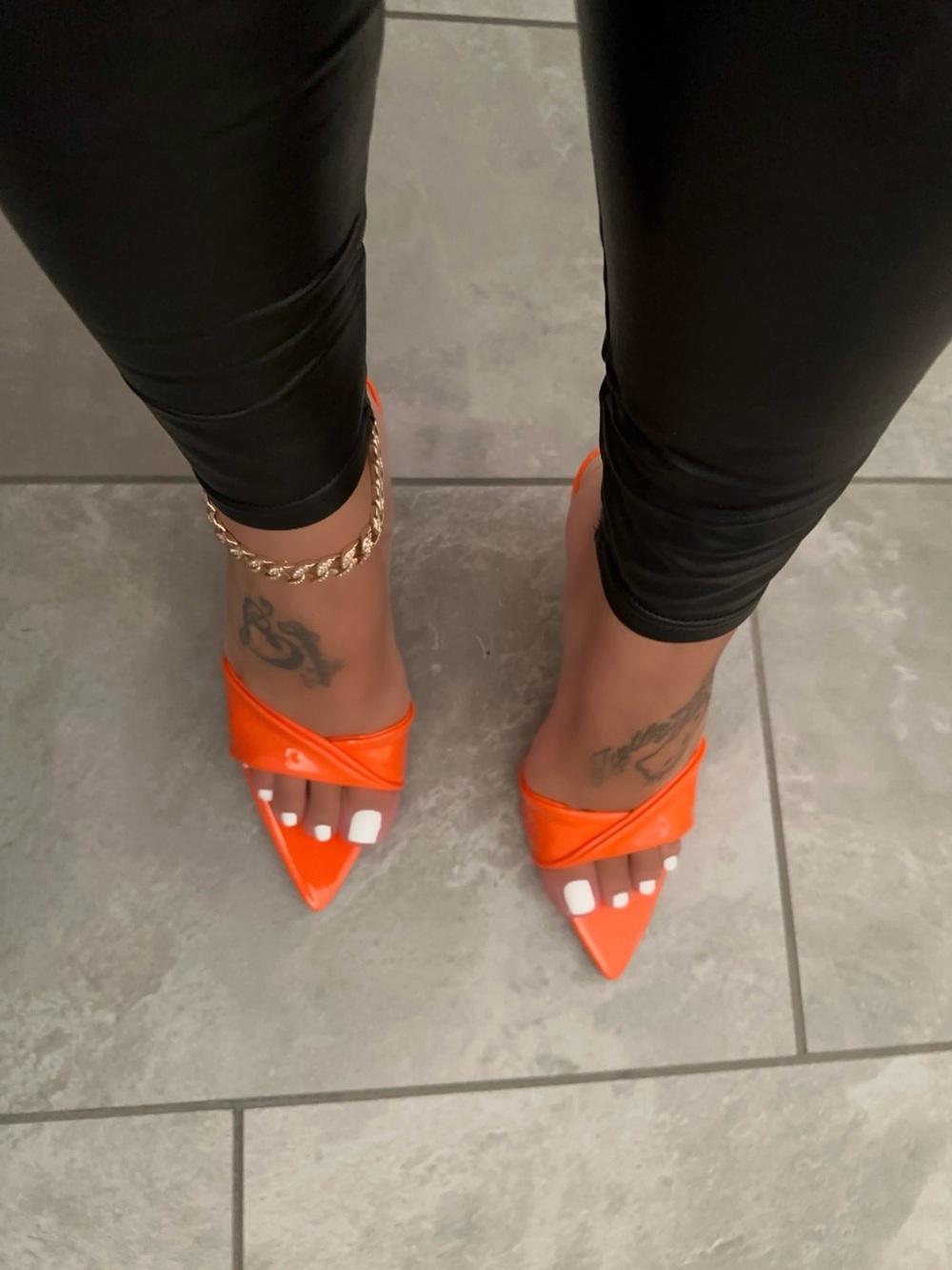🔥 Bright Orange Patent Pointed Toe Mule Heels - Picture 5 of 13